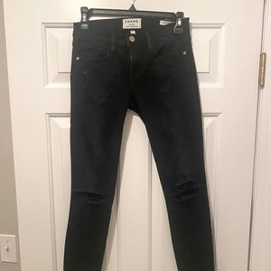 Beautiful dark blue Frame skinny jeans! Lots of stretch so super comfortable!